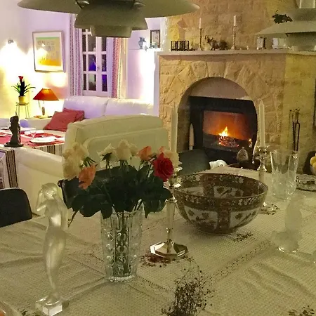 לינה וארוחת בוקר Le Balcon Des Jasses