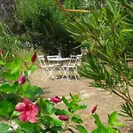 Le Balcon Des Jasses Bed & Breakfast Espere
