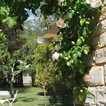 Le Balcon Des Jasses Bed & Breakfast 4*