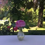 Le Balcon Des Jasses Bed & Breakfast 4*