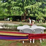 Le Balcon Des Jasses Bed & Breakfast 4*