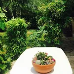 Le Balcon Des Jasses Bed & Breakfast