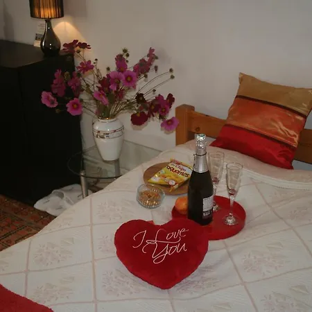 Le Balcon Des Jasses Bed and breakfast Espere