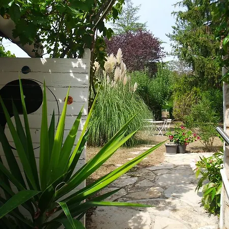 Frühstückspension Le Balcon Des Jasses 4*