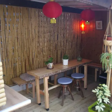 Le Balcon Des Jasses Frühstückspension Espere