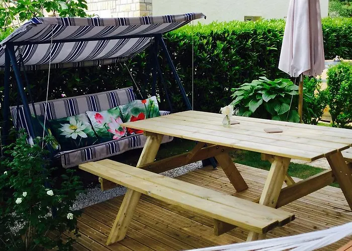 Le Balcon Des Jasses Bed & Breakfast