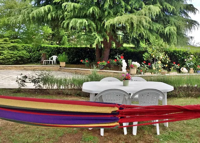 Le Balcon Des Jasses Bed & Breakfast 4*