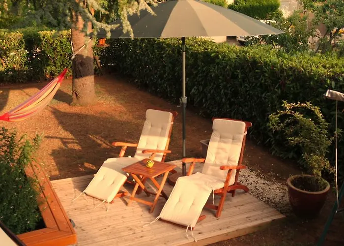 Le Balcon Des Jasses Bed & Breakfast