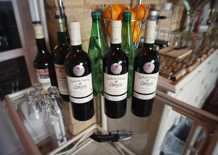 Le Balcon Des Jasses Bed & Breakfast 4*