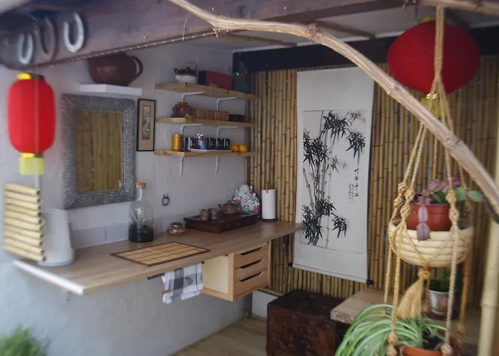 Le Balcon Des Jasses Bed & Breakfast Espere