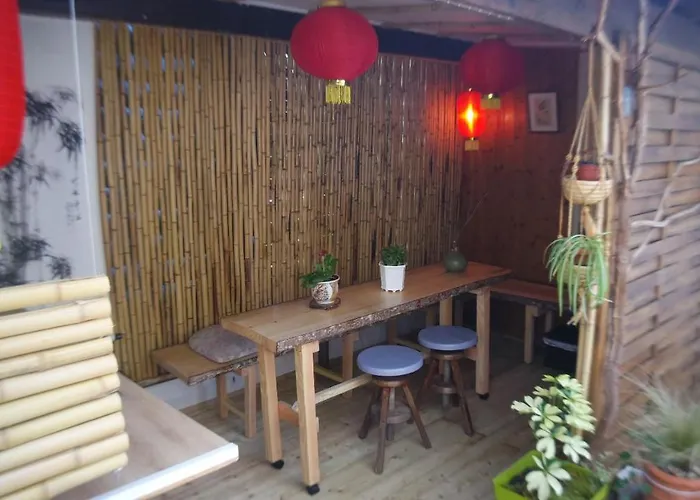 Le Balcon Des Jasses Bed & Breakfast Espere